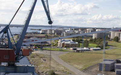 Kran och silos i Luleå hamn